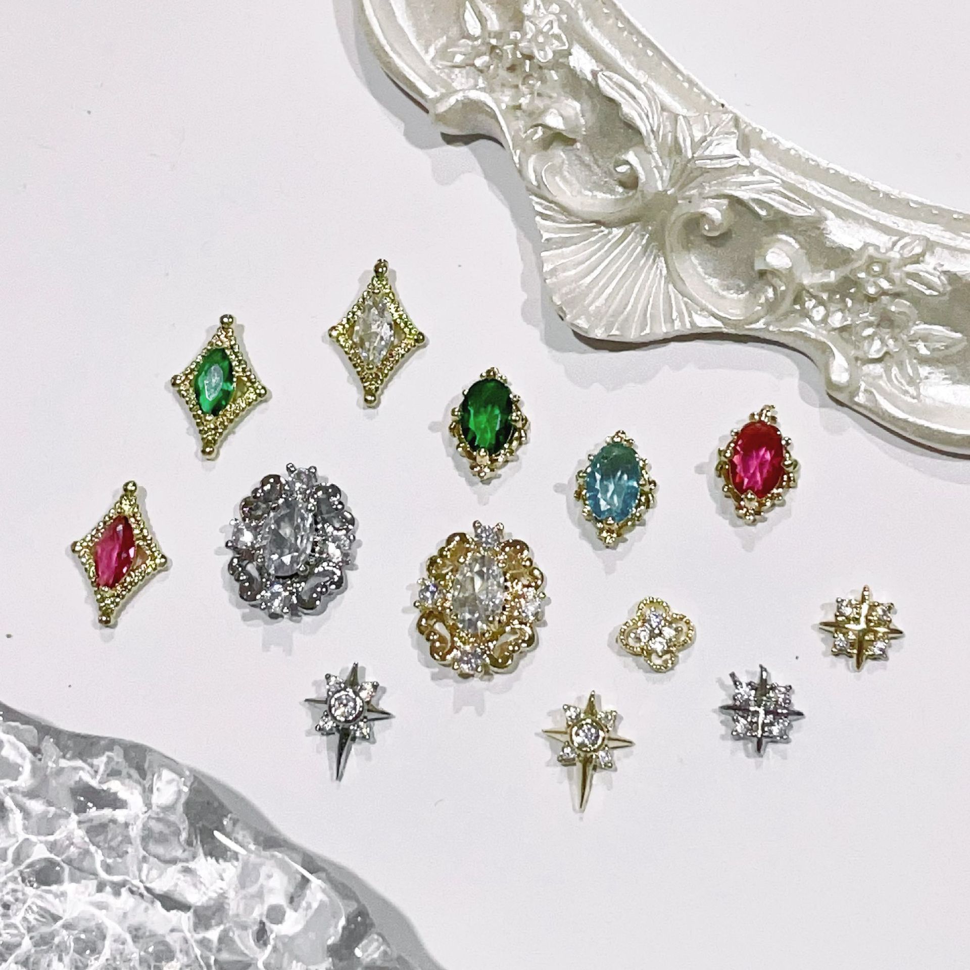 Nail Art Xl - 5 個の高級レトロジルコンネイルジュエリーアート宮殿マニキュア DIY ネイルデコレーションアクセサリーチャーム