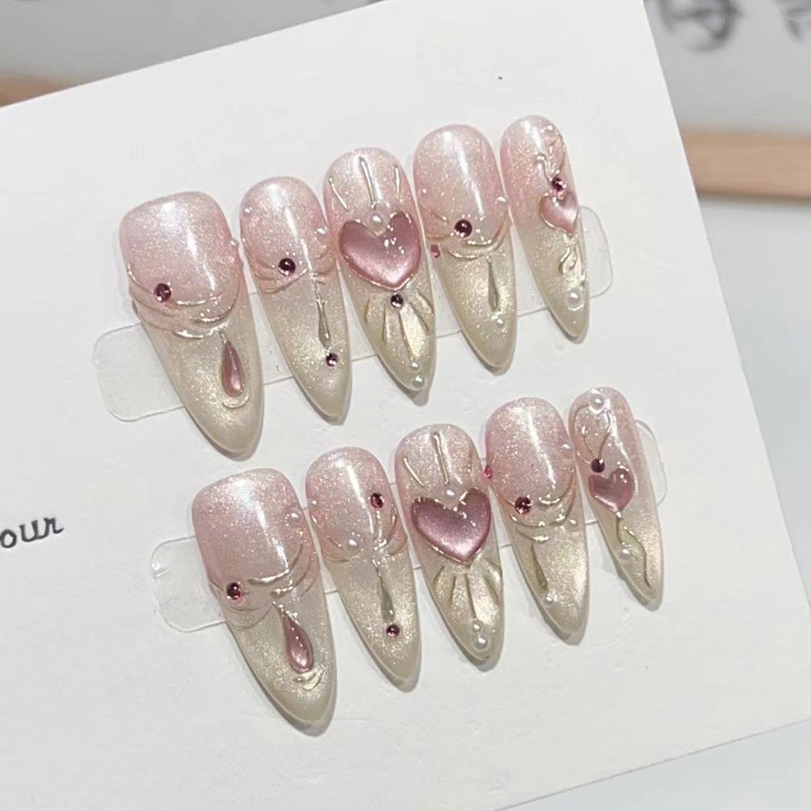 Nail Art Wedding - 10 個アーモンド光沢のあるプレスオンネイルハートちょう結びラベンダー偽爪樹脂人工爪パーティー結婚式クリスマス DIY