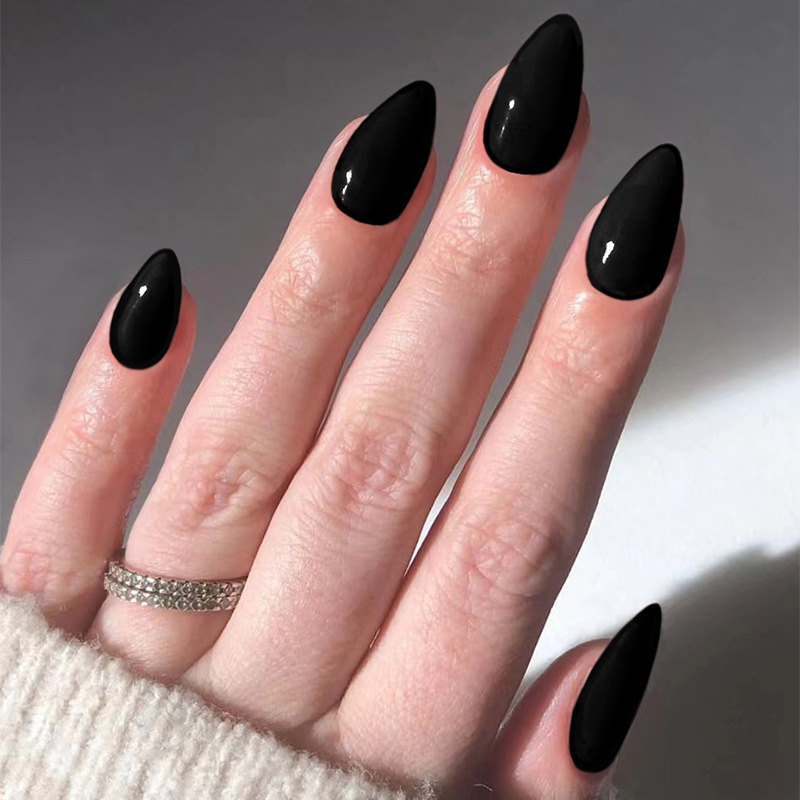 Nail Art Full Color - 24枚入りソリッドカラーフェイクネイルセット、装着可能な赤いフルカバーネイルチップ、シンプルなショートアーモンド型フェイクネイルアート、女性用プレスオンネイル