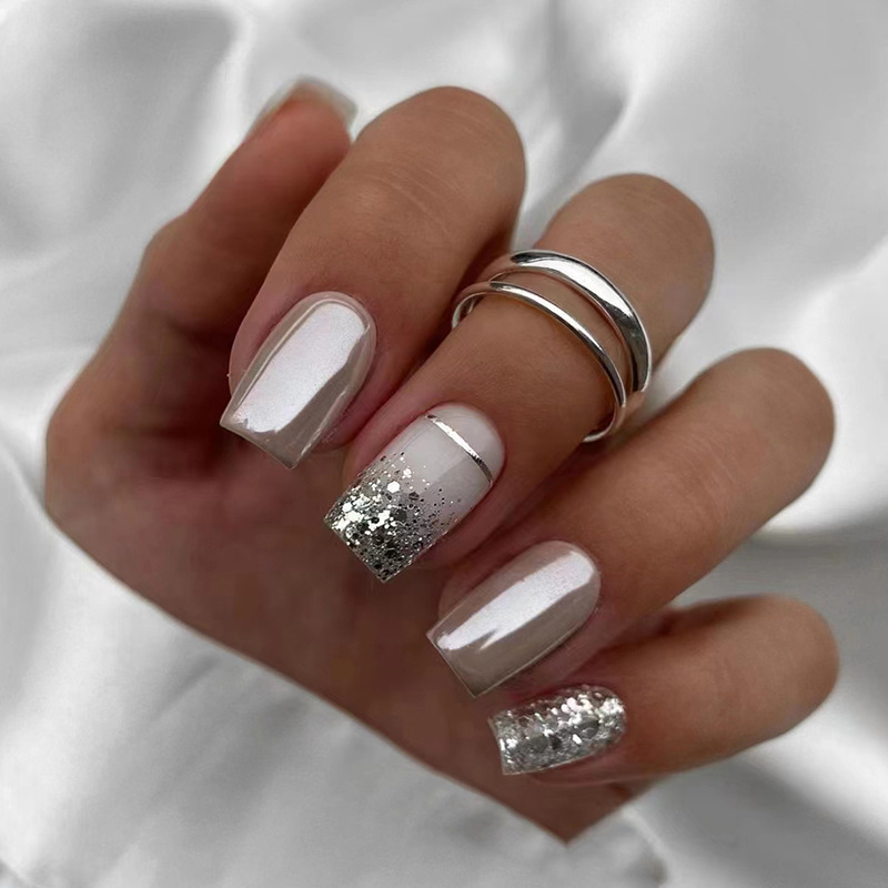 女性用ショートスクエアフェイクネイル、光沢のあるブラウンのチ - Nail Art Inspo のレビューと価格