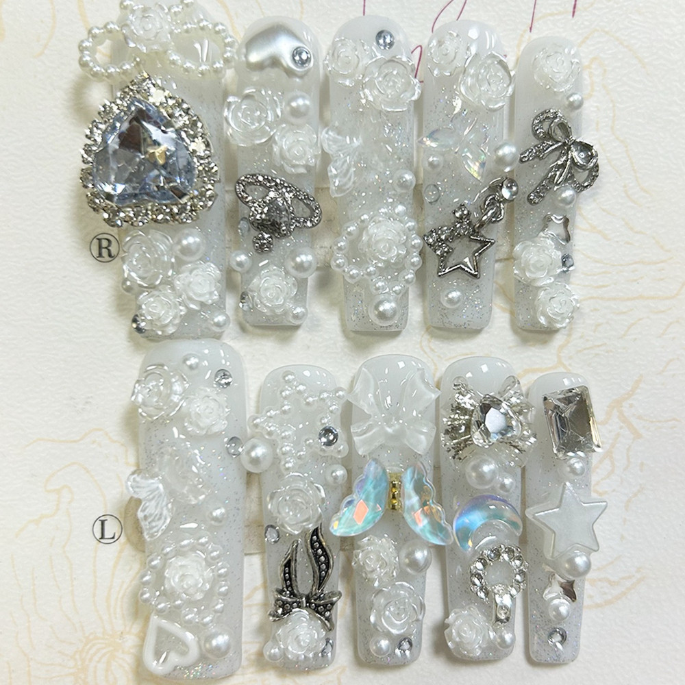 10個入り キュートなジライ系ホワイトハンドメイドつけ爪 3 - Nail Art Inspo のレビューと価格