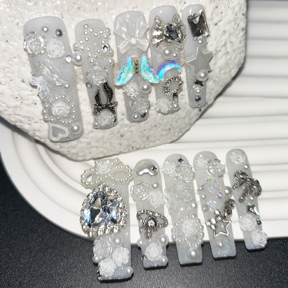 10個入り キュートなジライ系ホワイトハンドメイドつけ爪 3 - Nail Art Inspo のレビューと価格